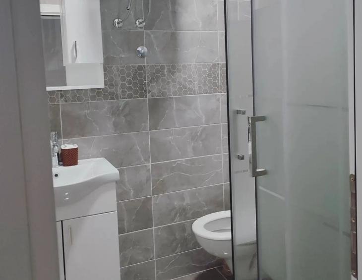 veliki apartman kupatilo